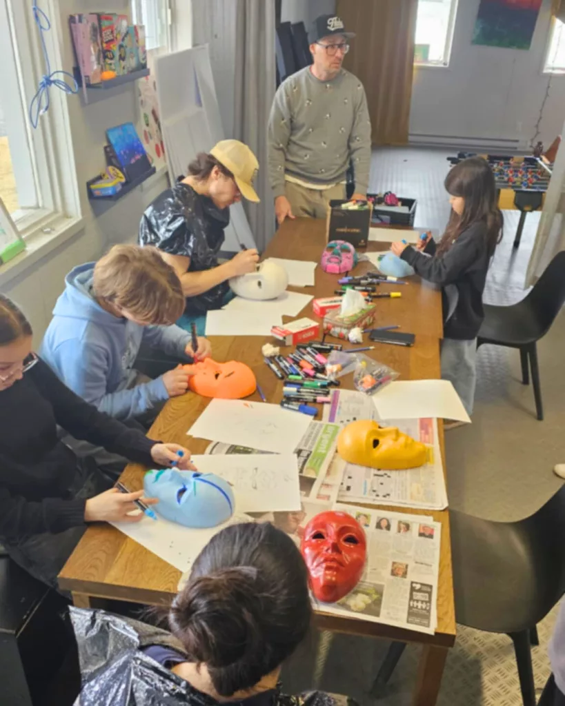 Deux expositions, un même lieu : la jeunesse artistique à l’honneur à la Maison des gouverneurs